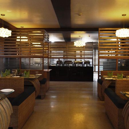 Hotel Rains Inn Guwahati Exteriör bild