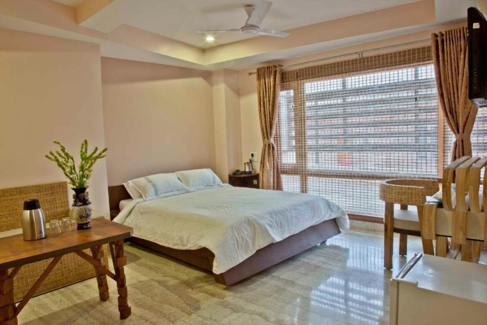Hotel Rains Inn Guwahati Exteriör bild