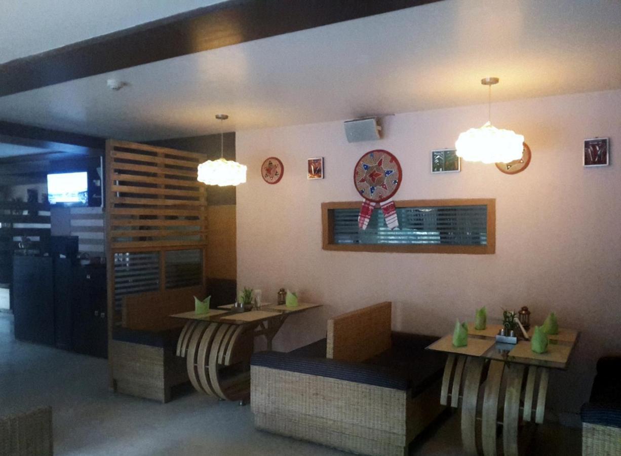 Hotel Rains Inn Guwahati Exteriör bild