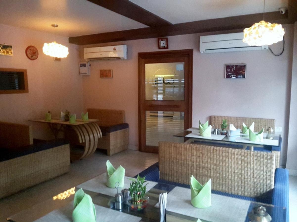 Hotel Rains Inn Guwahati Exteriör bild