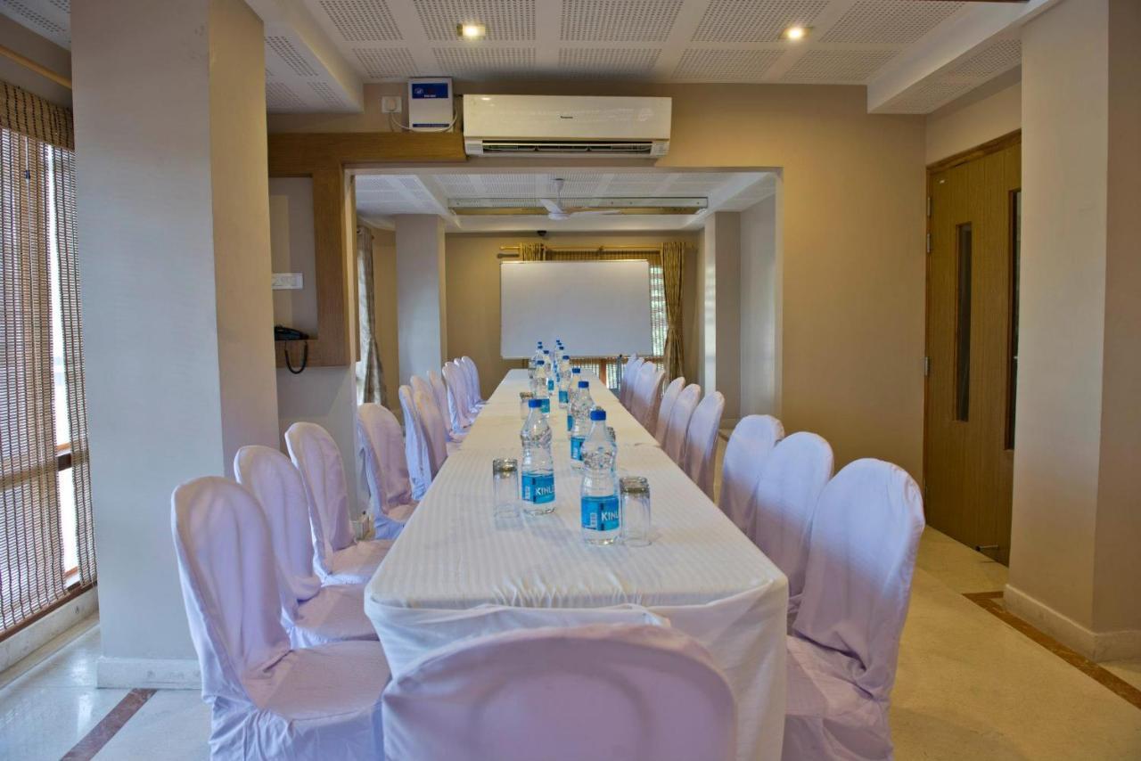 Hotel Rains Inn Guwahati Exteriör bild