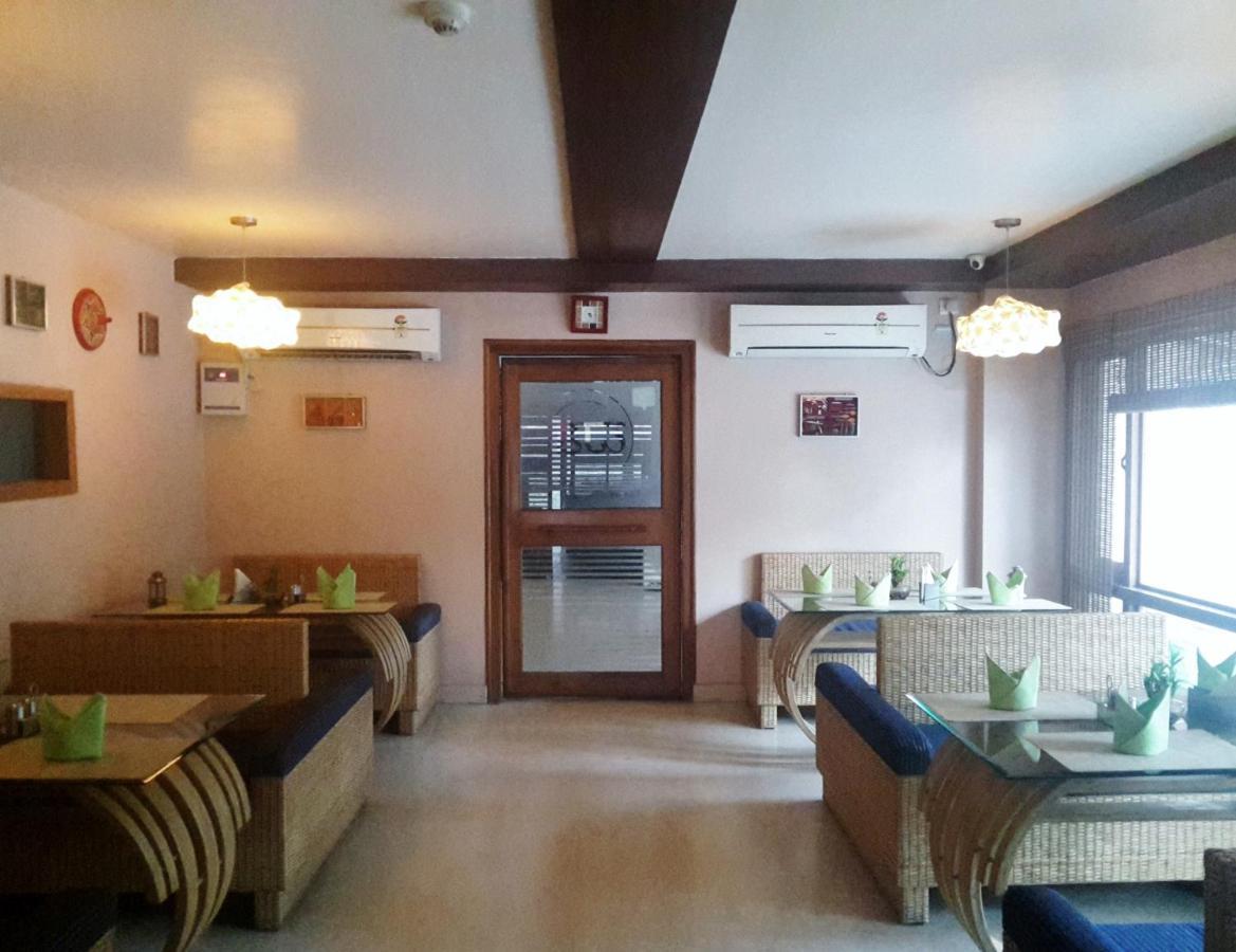 Hotel Rains Inn Guwahati Exteriör bild
