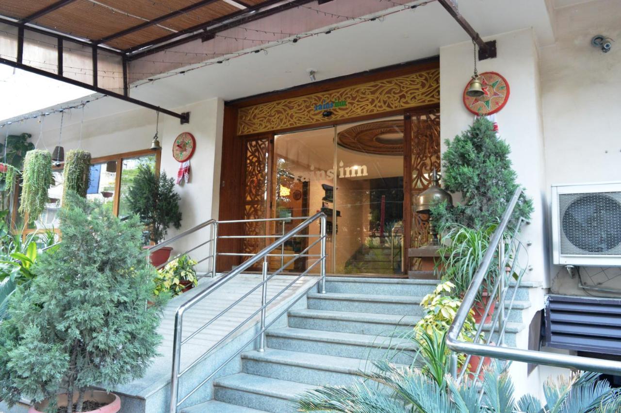 Hotel Rains Inn Guwahati Exteriör bild