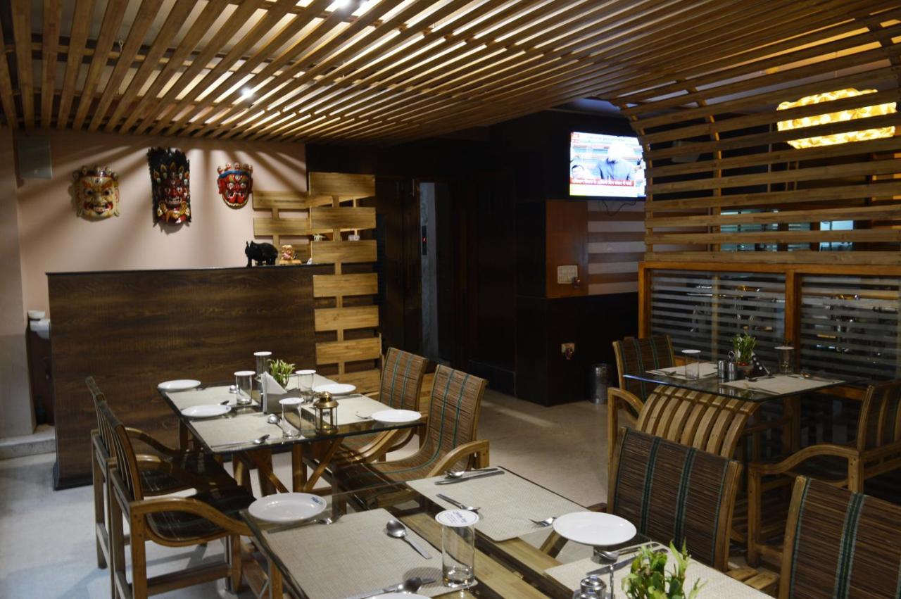 Hotel Rains Inn Guwahati Exteriör bild