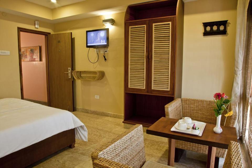 Hotel Rains Inn Guwahati Exteriör bild