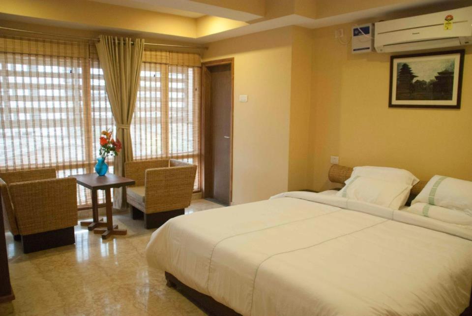 Hotel Rains Inn Guwahati Exteriör bild
