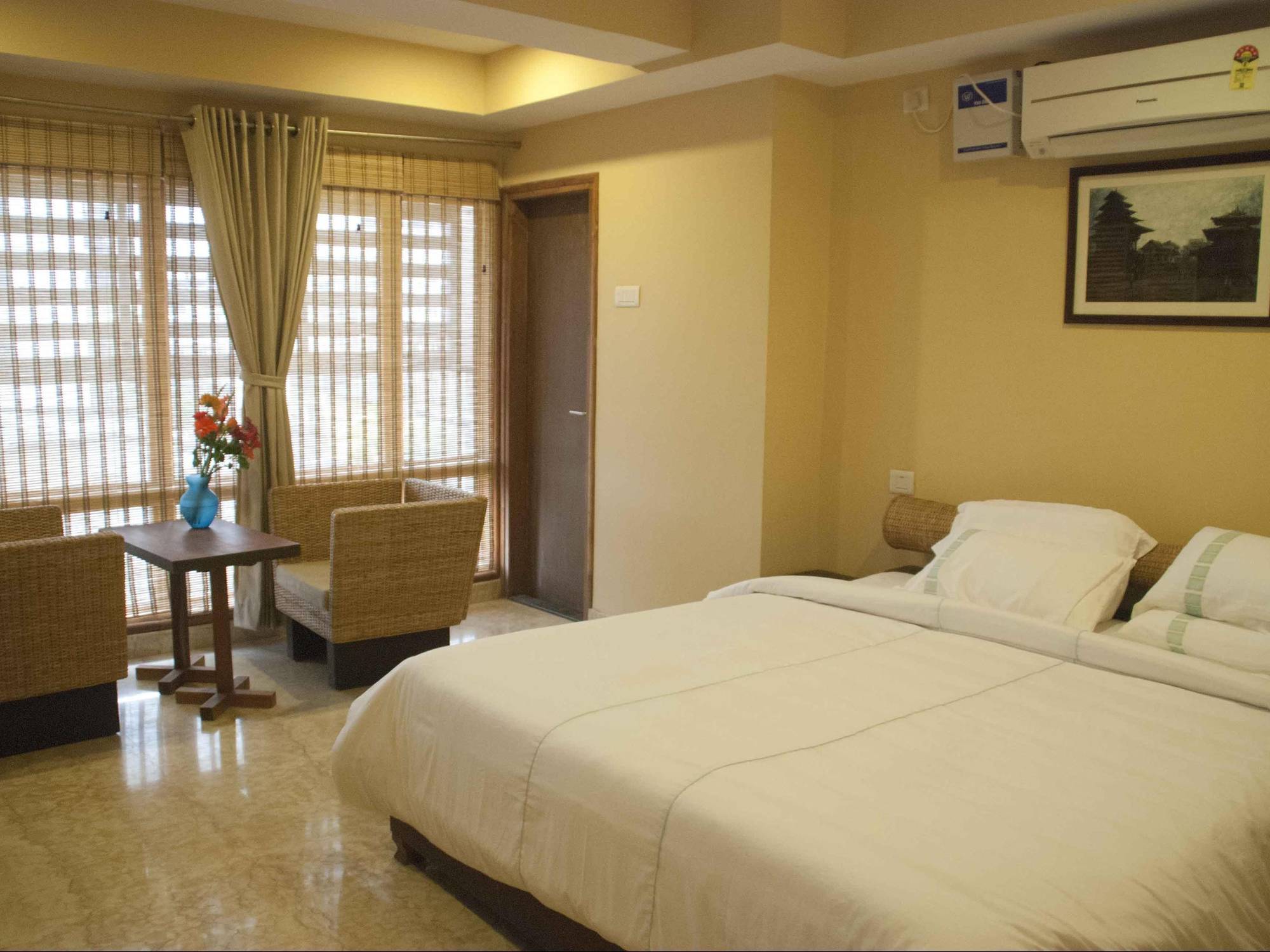 Hotel Rains Inn Guwahati Exteriör bild