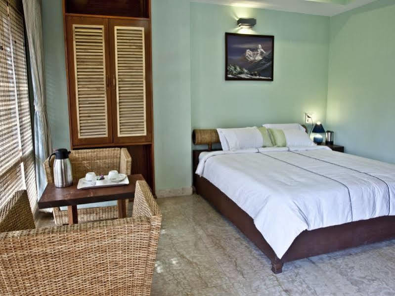 Hotel Rains Inn Guwahati Exteriör bild