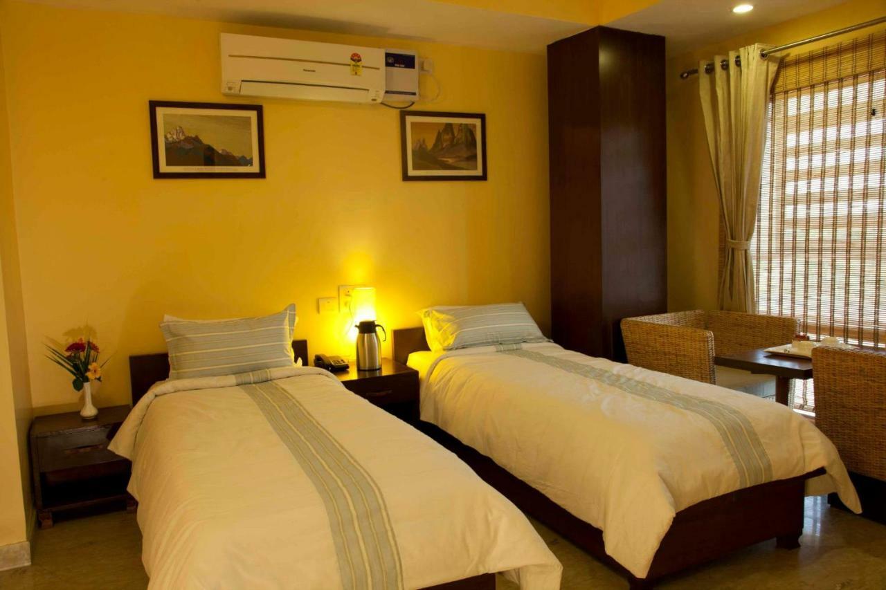 Hotel Rains Inn Guwahati Exteriör bild