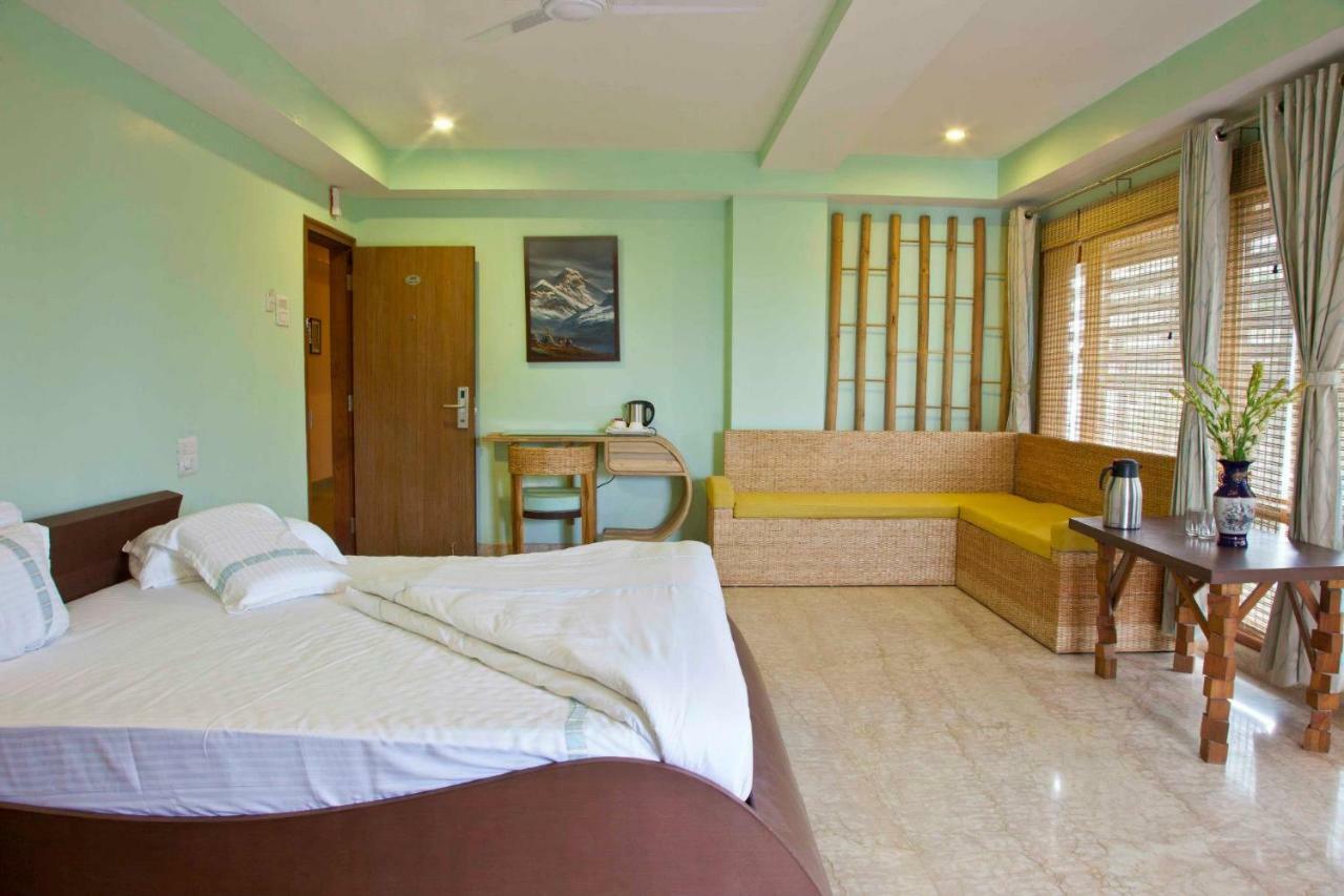 Hotel Rains Inn Guwahati Exteriör bild